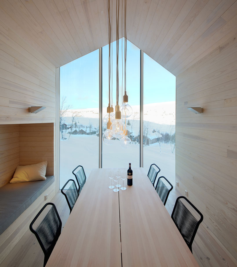 Illustration for article titled This Split-View Mountain Lodge Is the Ultimate Ski Shack